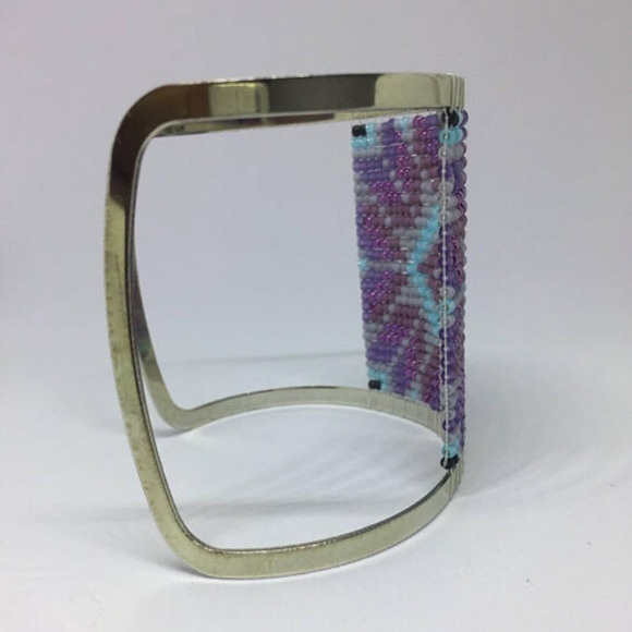 Handmade Ukrainian native pattern beaded bracelet - Picture 2 of 3